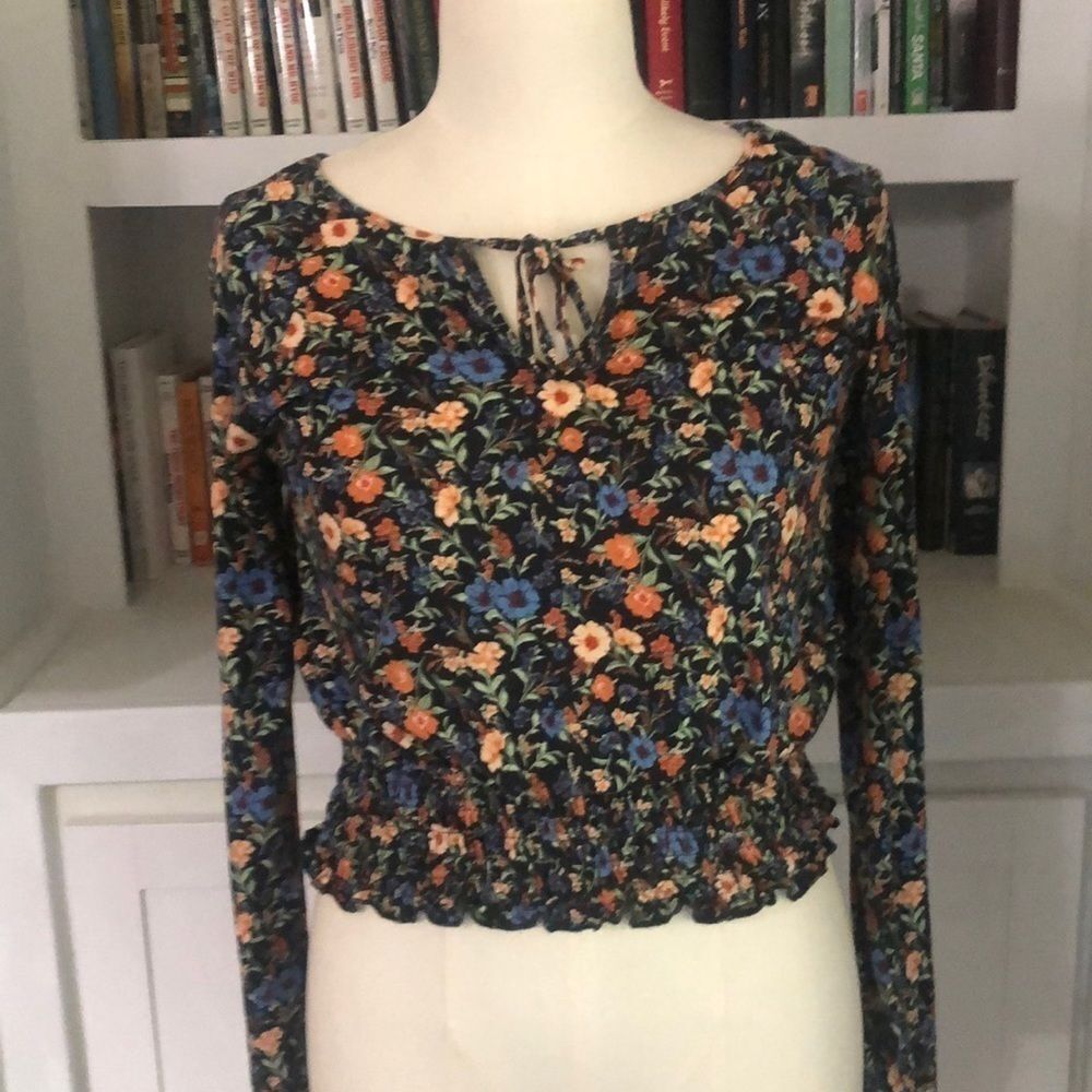American Eagle Navy Floral Blouse – Stretchy & Feminine Fit (XS) T176